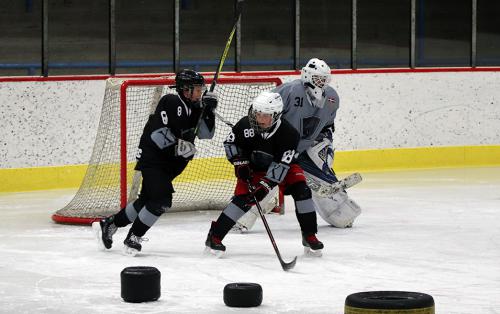 Louny: #8 A. Rakuscinec, #88 M. Gordon & #31 K. Steinbergs.