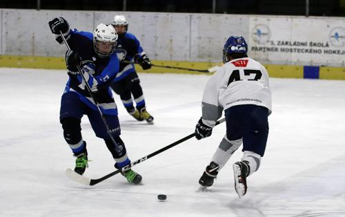 HC Most vs. EHA: Asp. Gal Smolej in atempt to take over the puck